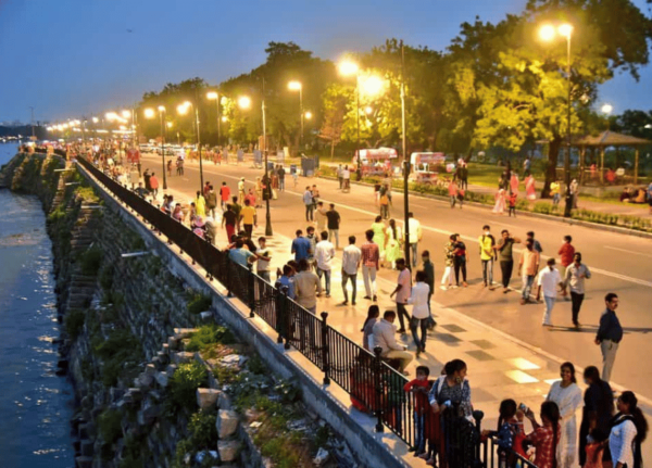 Visitors savoring the fresh air and beautiful scenery at Tank Bund, Hyderabad